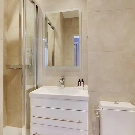 Chic - 2br 6p - Roquette Parijs